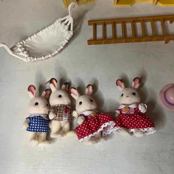 Calico Critters / Sylvanian Families Dollhouse Lot Cats Rabbits Furniture - Picture 2 of 6
